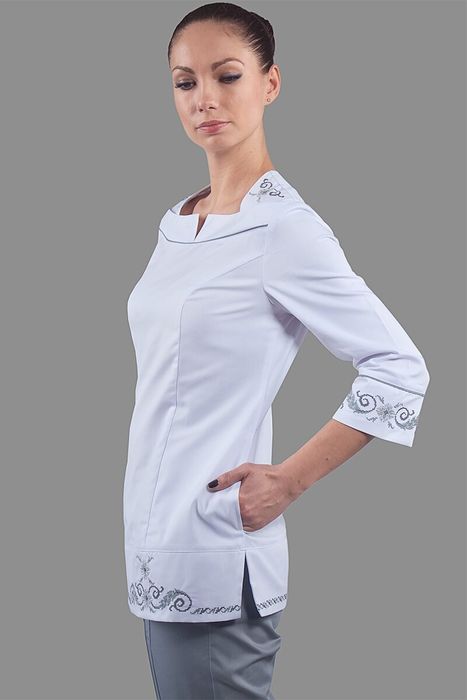 Хирургический костюм с вышивкой Амулет, белый (007), 48